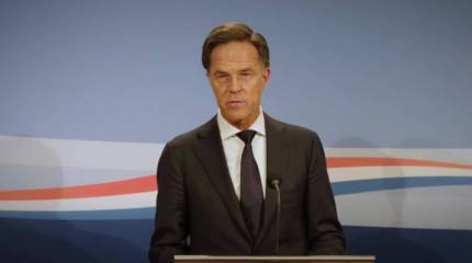 Премьер Нидерландов подал в отставку и распустил правительство после заседания с предложением делить мигрантов на категории A и B