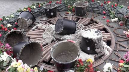 Цементом – по Вечному огню, десоветизацией – по Дню десантника…