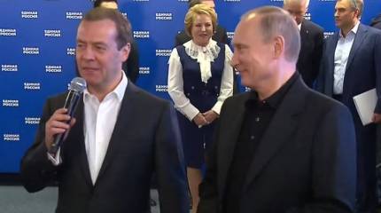 Владимир Путин наградил Дмитрия Медведева орденом «За заслуги перед Отечеством»