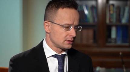 МИД Венгрии: Будапешт категорически отказывается оказывать военную помощь Украине