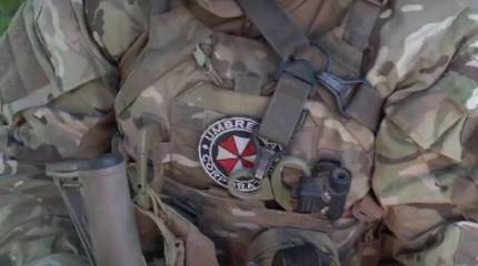 Военкоры сделали обзор снаряжения тактического медика из группы Вагнера