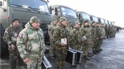 Российское Минобороны передало добровольцам отрядов БАРС автомобильную технику и антидроновые ружья