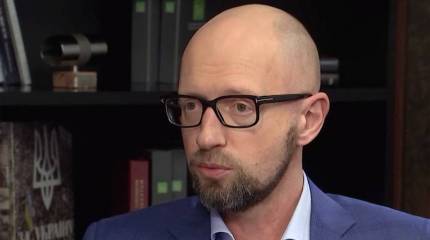 Яценюк заявил, что его проект "Стена" подвергся дискредитации