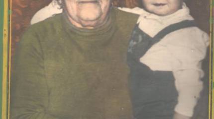 С камнем на фашиста