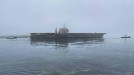 Авианосец ВМС США Kitty Hawk отправился на верфь в Браунсвилле, где его разрежут на металлолом