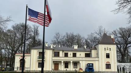 «Был рёв моторов, вертолёты, «Хамви», военные в очереди за кебабом, а сейчас тишина»: в Жешуве рассказывают о выводе контингента США