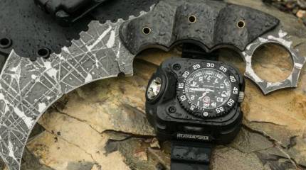 Два в одном: хронометр и тактический фонарь SureFire 2211 Luminox WristLight