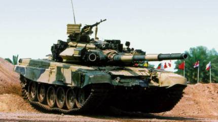 Сотня танков Т-90С поставлена в Азербайджан. В Баку готовы купить ещё 100