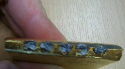 В Великобритании обнаружен заполненный вольфрамом килограмовый слиток золота