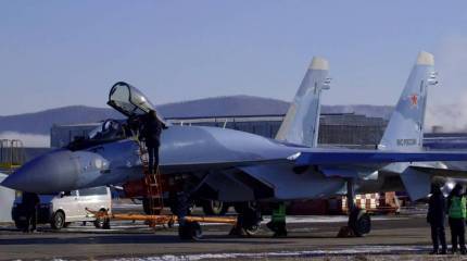 Пара новых истребителей Су-35С прибыла в Липецкий авиационный центр ВКС РФ