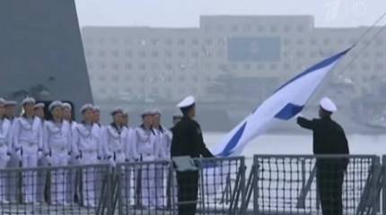 Фрегат ВМФ РФ "Адмирал Горшков" возглавил парадный строй в Циндао