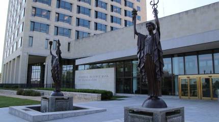 Глава «Роснефти» прогнозирует банкротство сотен региональных банков США при дальнейшем росте ключевой ставки