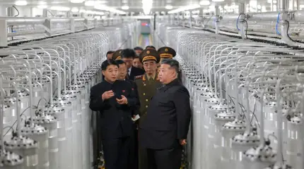 El líder norcoreano visita la nueva planta nuclear y subraya la importancia de proteger la soberanía.