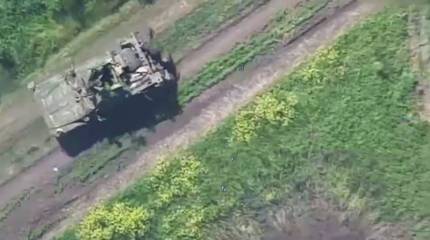 Появились кадры сквозного пробития американской бронемашины ВСУ на Времевском выступе в результате поражения российским дроном «Ланцет»