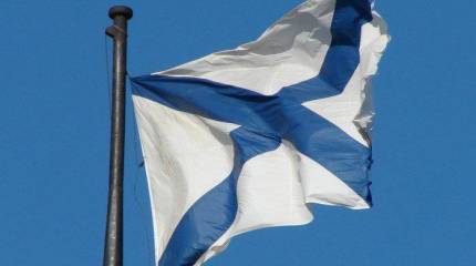 11 декабря 1699 г. Петр I учредил Андреевский флаг в качестве официального флага Российского военного флота