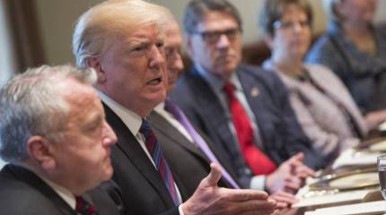 Мы будем консультироваться со своими людьми. Трамп о выводе войск США из Сирии