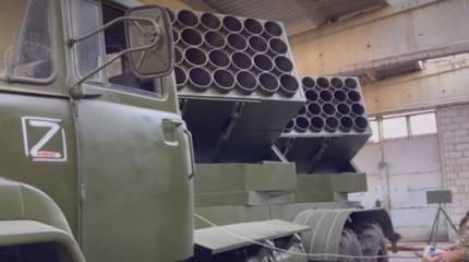 Показана работа РСЗО «Чебурашка» по ликвидации боевиков, скрывавшихся в лесном массиве