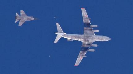 В небе над Липецком пилоты ВКС отрабатывают дозаправку в воздухе