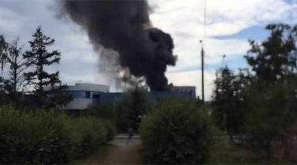 Пожар на Иркутском авиазаводе. Обрушение кровли одного из цехов