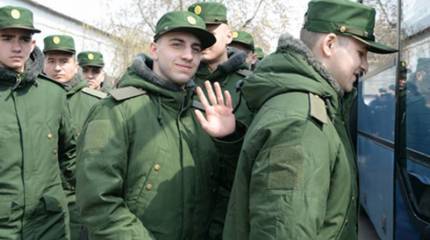 Глава комитета Госдумы РФ по обороне назвал нереалистичной идею военных сборов для неслуживших мужчин