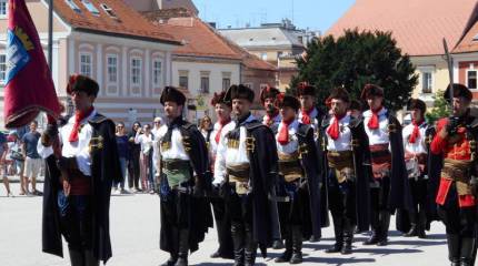 Европа из окна автобуса. Часть 5. Развод кроатов, галстуки и сабля бана Елачича