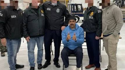 Испанский журналист: Мадуро «наказан» США за попытку отказа от доллара