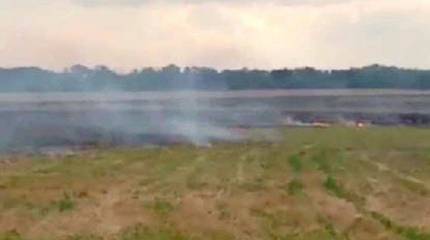 Снаряды с украинской стороны подожгли поле пшеницы в Ростовской области