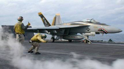 Палубный истребитель-бомбардировщик F/A-18