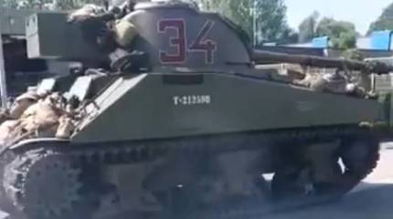 Протестующие в Нидерландах фермеры выкатили танк «Шерман»