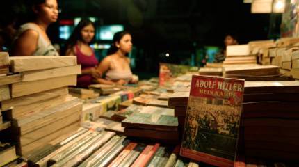Книга «Майн кампф» Гитлера снова стала в Германии бестселлером