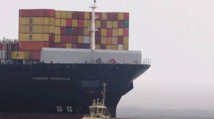 «Снова приходится вспоминать об инциденте с Ever Given»: В Суэцком канале вновь сел на мель контейнеровоз