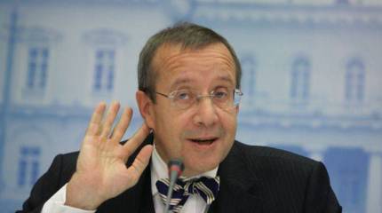 Эстонский президент заявил, что Порошенко ему напоминает грабителя-шантажиста