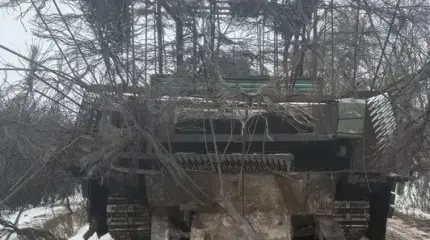 Тяжелый БТР на базе танка Т-72Б3 выдержал попадание 50 дронов ВСУ