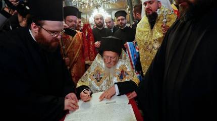 Порошенко лично отправился в Стамбул за томосом для новой церкви