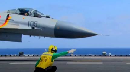 Китайский авианосец Liaoning отправился на ходовые испытания