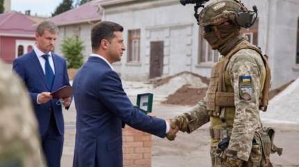 Мечи и копья для мастер-сержантов: в украинской армии – очередные новые эмблемы