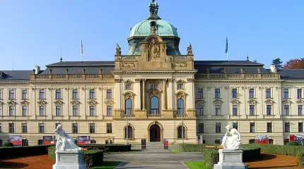 Со здания парламента Чехии сняли украинский флаг, висевший там с 2022 года