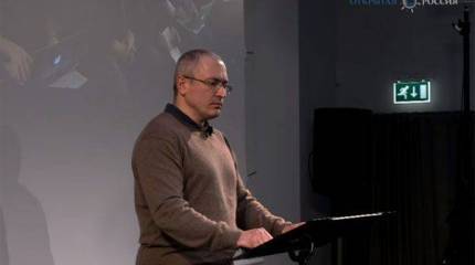 Ходорковский на воображаемом броневичке...