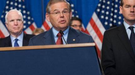 Геополитическая мозаика: сенатский комитет США дал добро на вооружение сирийских борцов за «права человека», а Меркель считает, что против диктатуры хороша кавалерия