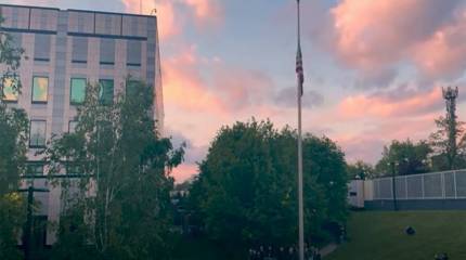 Посольство США в Киеве впервые с февраля призывает американских граждан покинуть Украину в кратчайшие сроки