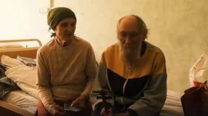 Украинские нацисты насильно вывезли «бабушку с красным знаменем» из родного села