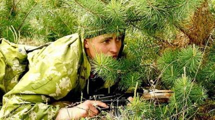 Штурмовые подразделения ВДВ России на учениях отрабатывают штурм позиций в ночное время