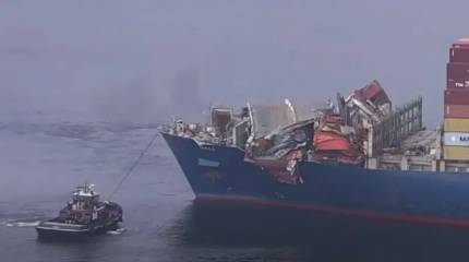 Проведена операция по буксировке в порт разрушившего мост в Балтиморе контейнеровоза Dali