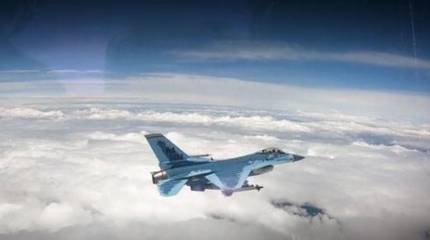 В США назвали причины использования камуфляжа Су-57 на F-16