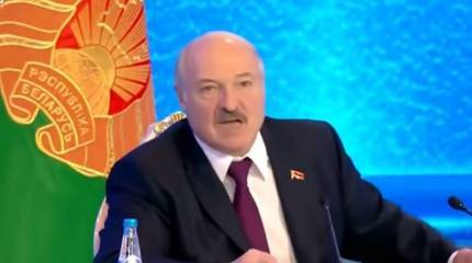 Лукашенко обвинил Россию в наглости и "выкручивании рук"
