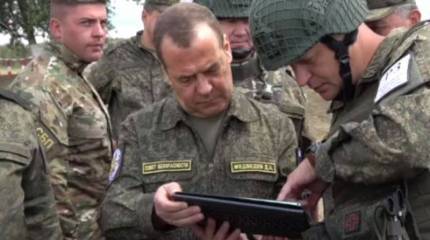 «С террористами говорить бесполезно»: Медведев прокомментировал взрывы на Крымском мосту