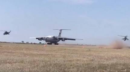 Военно-транспортные самолёты ВКС РФ отработали посадку на полевой аэродром