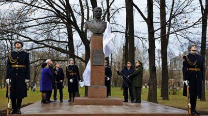Бюст дважды Героя Николая Майданова открыт в Санкт-Петербурге