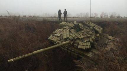 Ров Яценюка "поймал" первые танки - украинские...