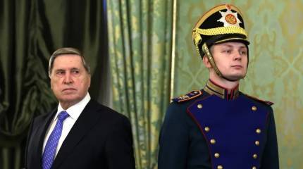 Ушаков: в разговоре с Трампом Путин указал, что запугать приехавших на 9 Мая лидеров пытались поклонники нацистов